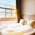 Welcoming Apartments With Bedrooms And Air Conditioning, City Center