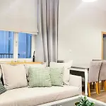 Welcoming Apartments With Bedrooms And Air Conditioning, City Center