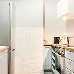 Welcoming Apartments With Bedrooms And Air Conditioning, City Center