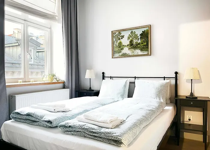 Welcoming Apartments With Bedrooms And Air Conditioning, City Center