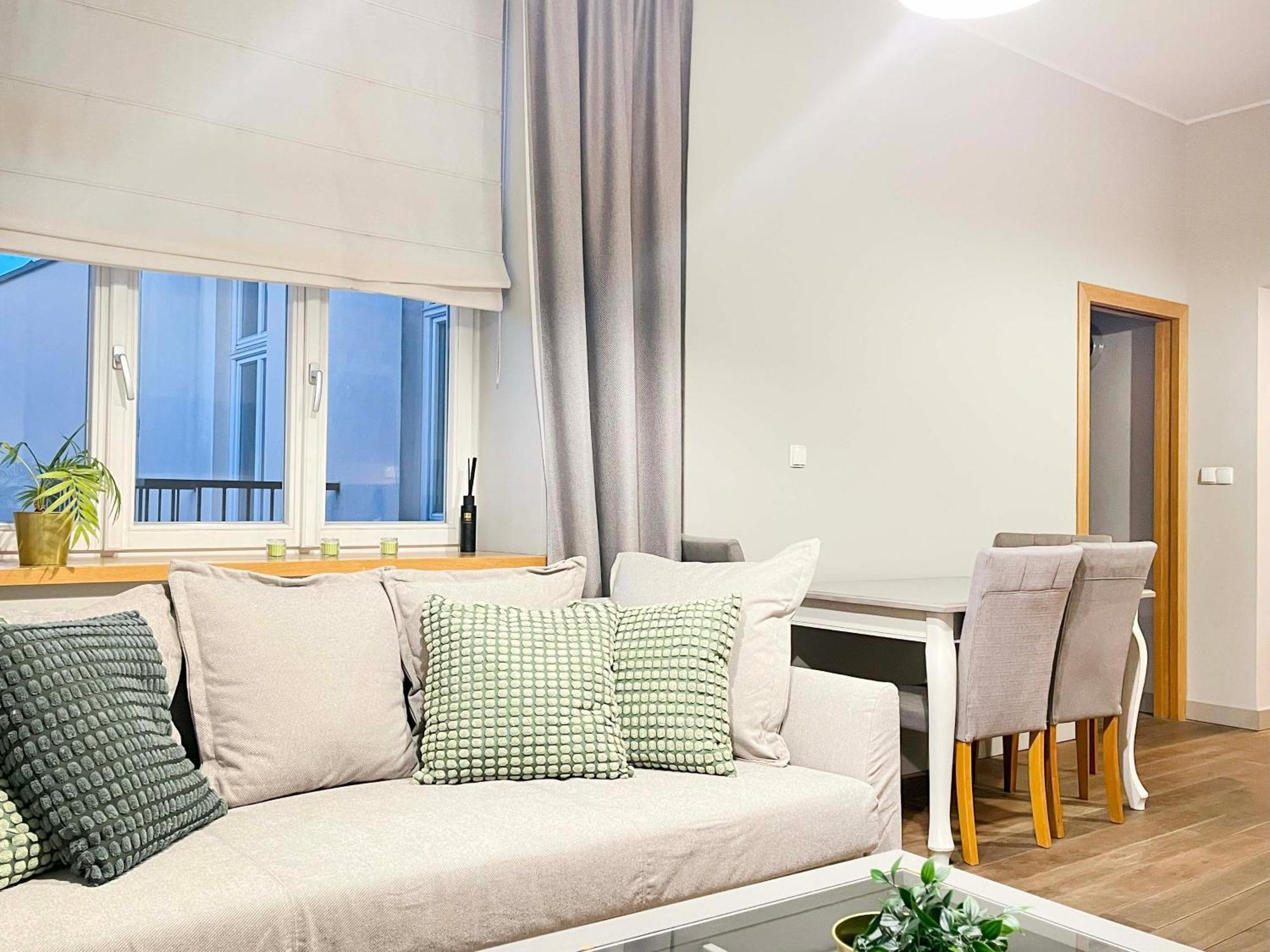 Welcoming With Bedrooms And Air Conditioning, Center *