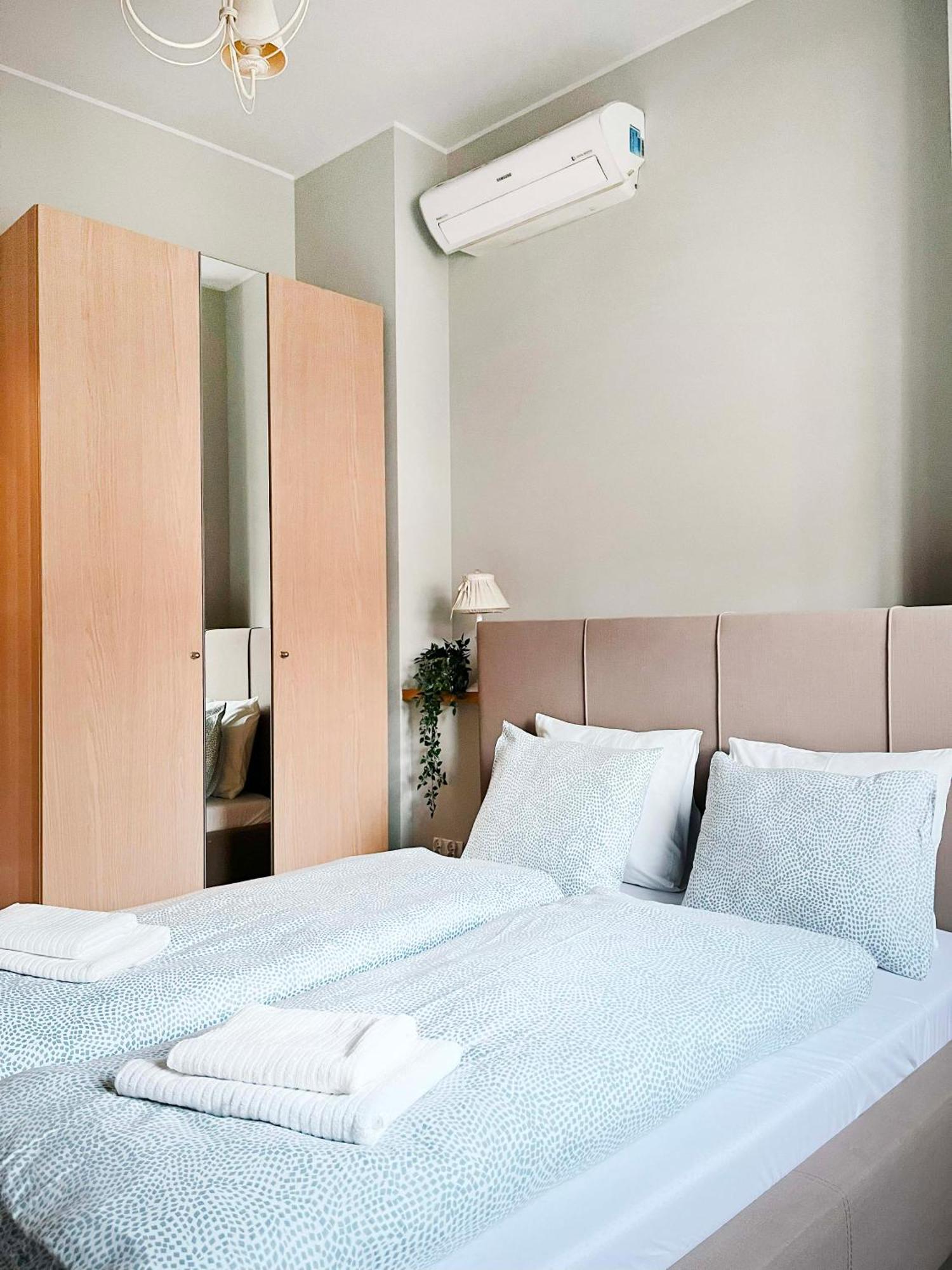 Apartment Welcoming With Bedrooms And Air Conditioning, Center