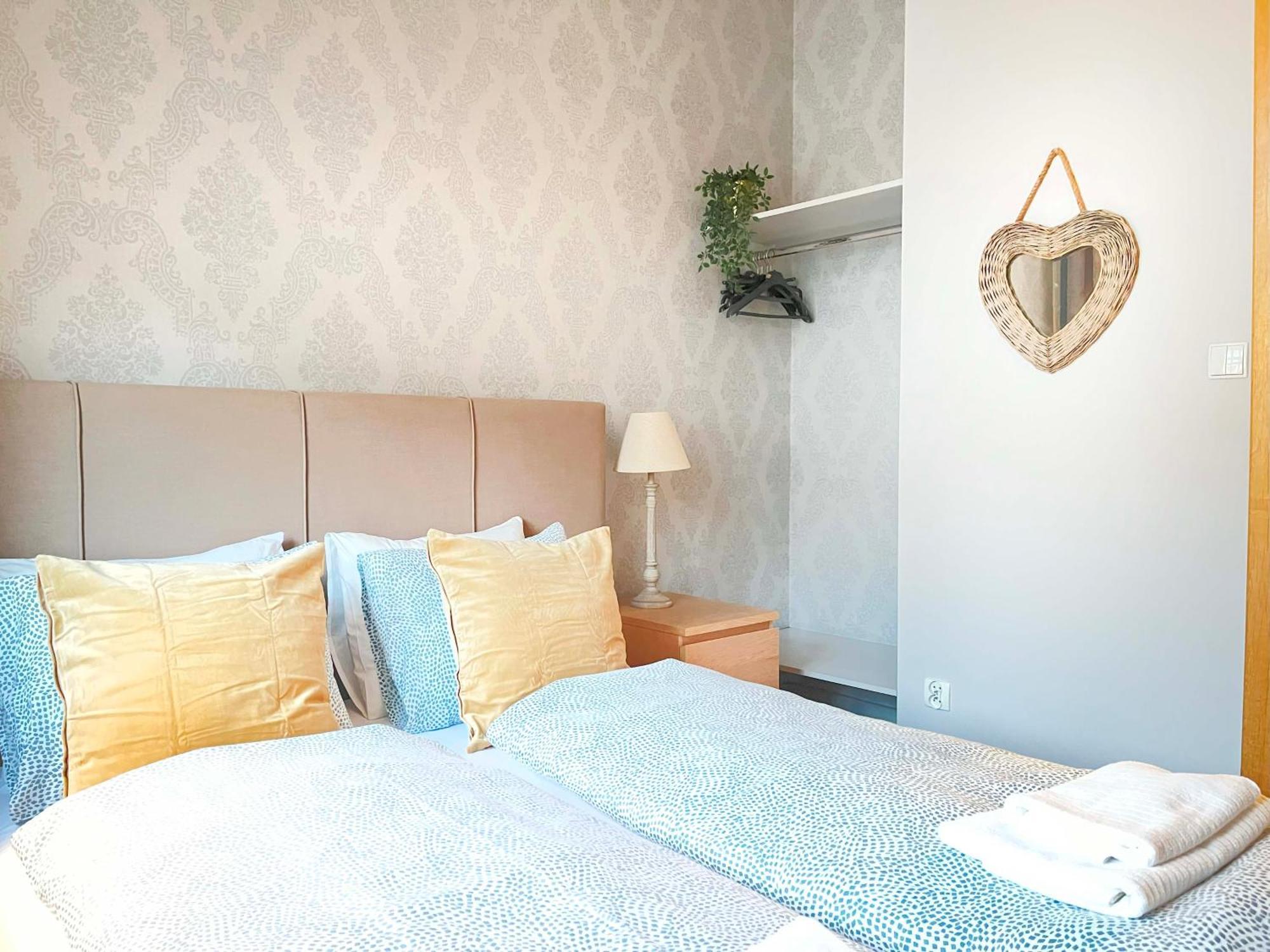 Apartment Welcoming With Bedrooms And Air Conditioning, Center *