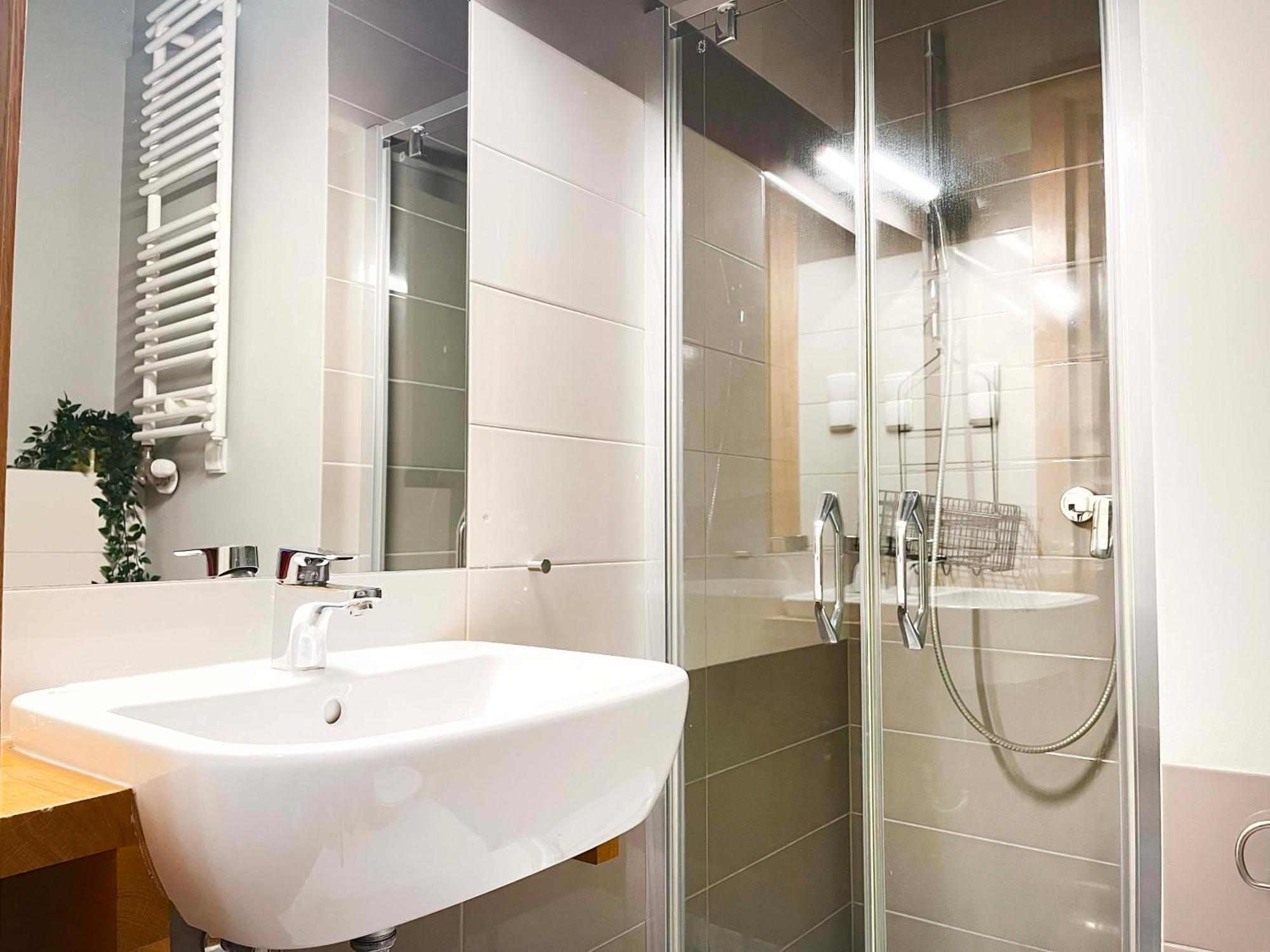Welcoming With Bedrooms And Air Conditioning, Center *