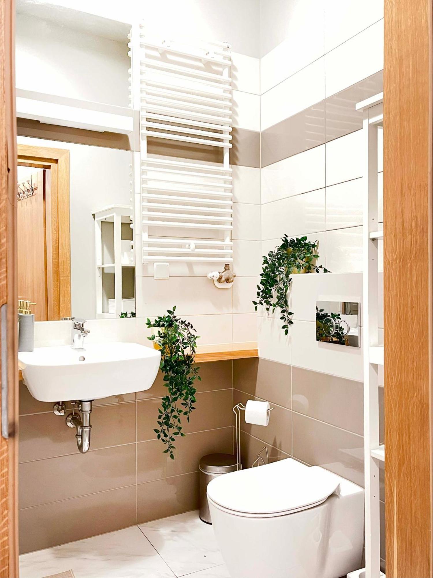 Welcoming With Bedrooms And Air Conditioning, Center Apartment