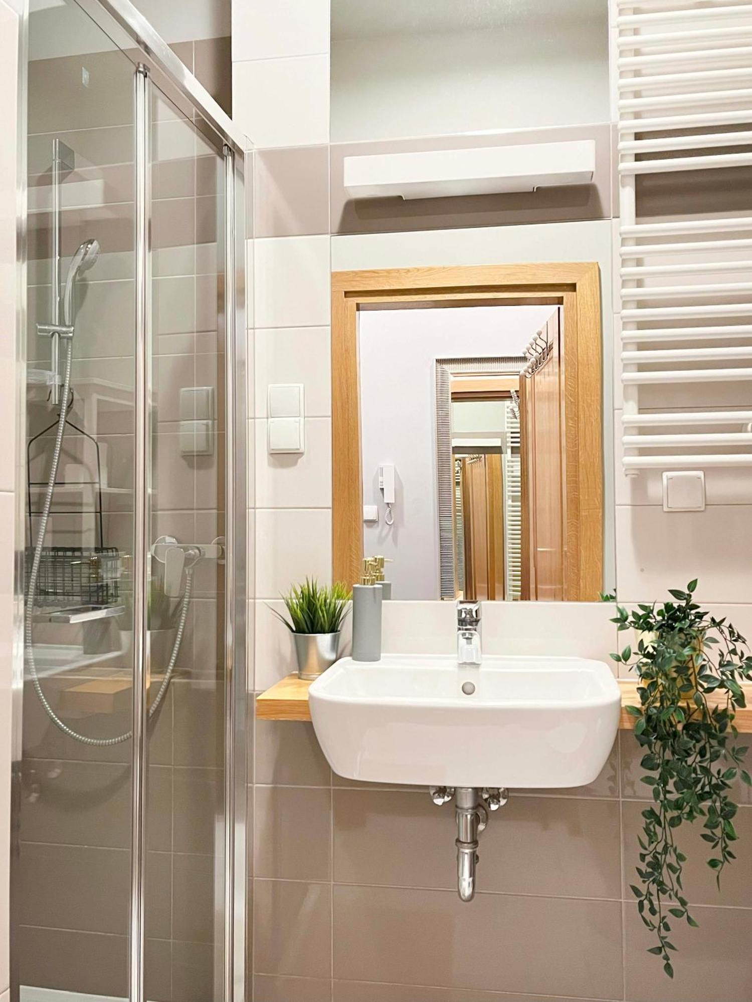 Apartment Welcoming With Bedrooms And Air Conditioning, Center