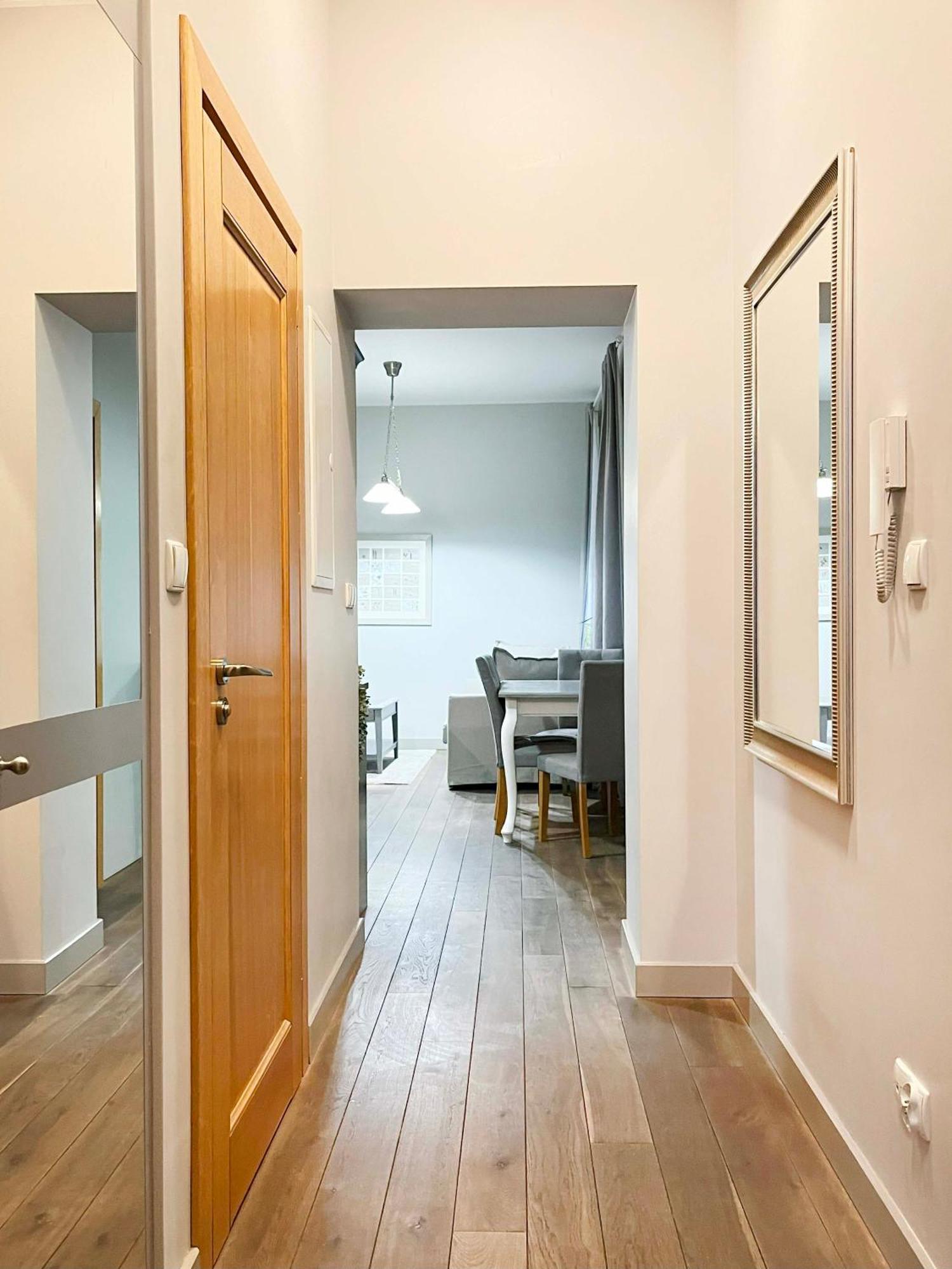Welcoming With Bedrooms And Air Conditioning, Center * Krakau