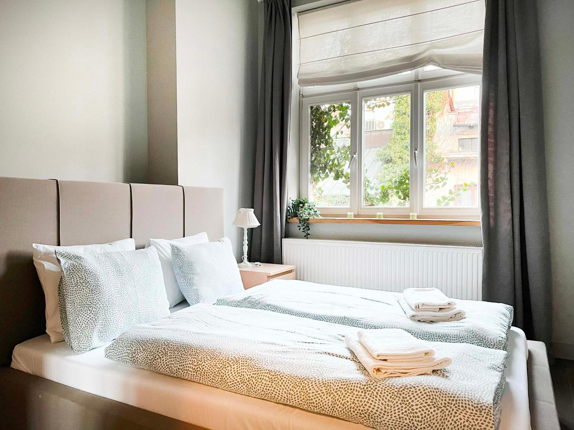 Apartment Welcoming With Bedrooms And Air Conditioning, Center
