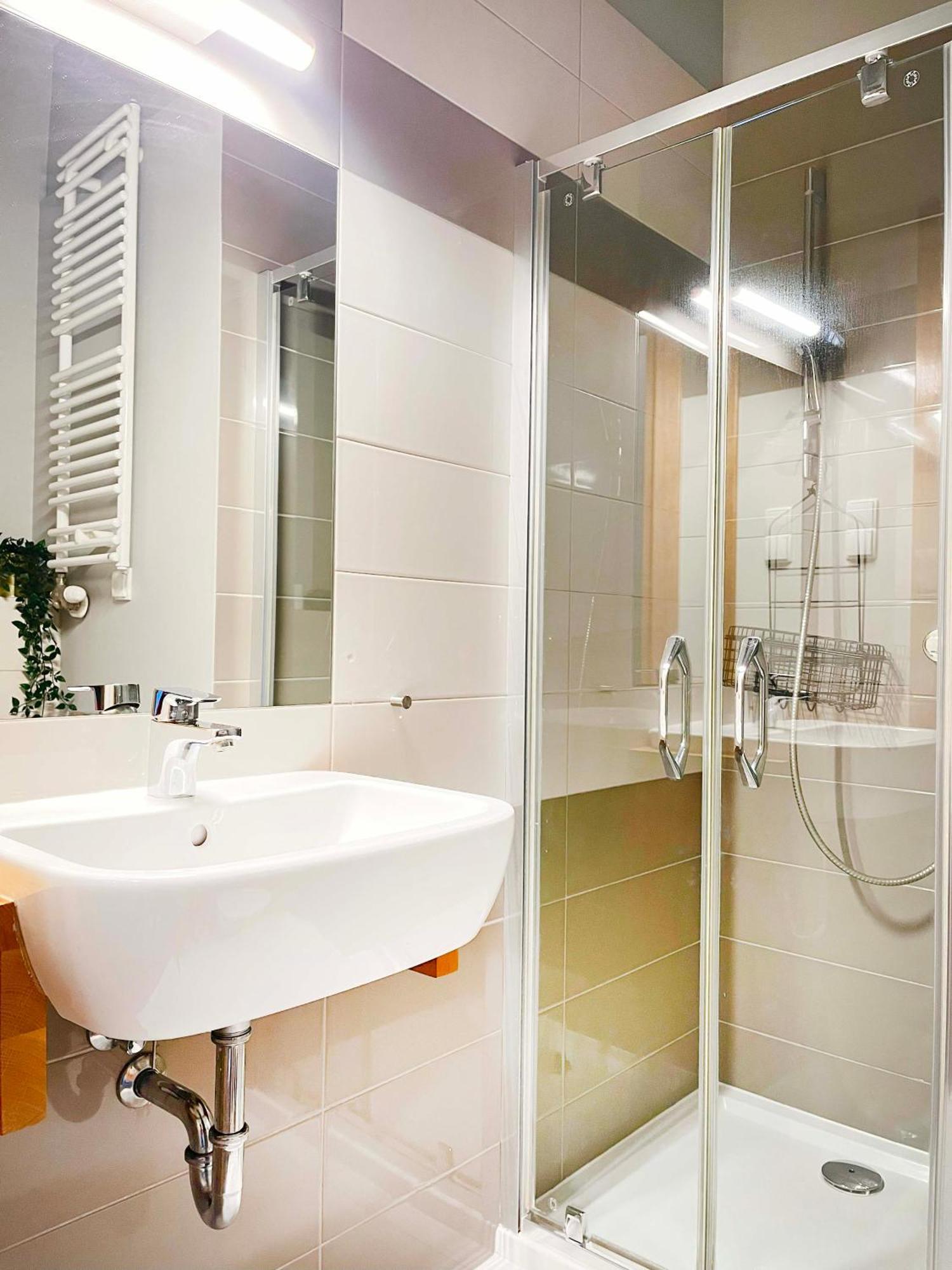 Welcoming With Bedrooms And Air Conditioning, Center Apartment