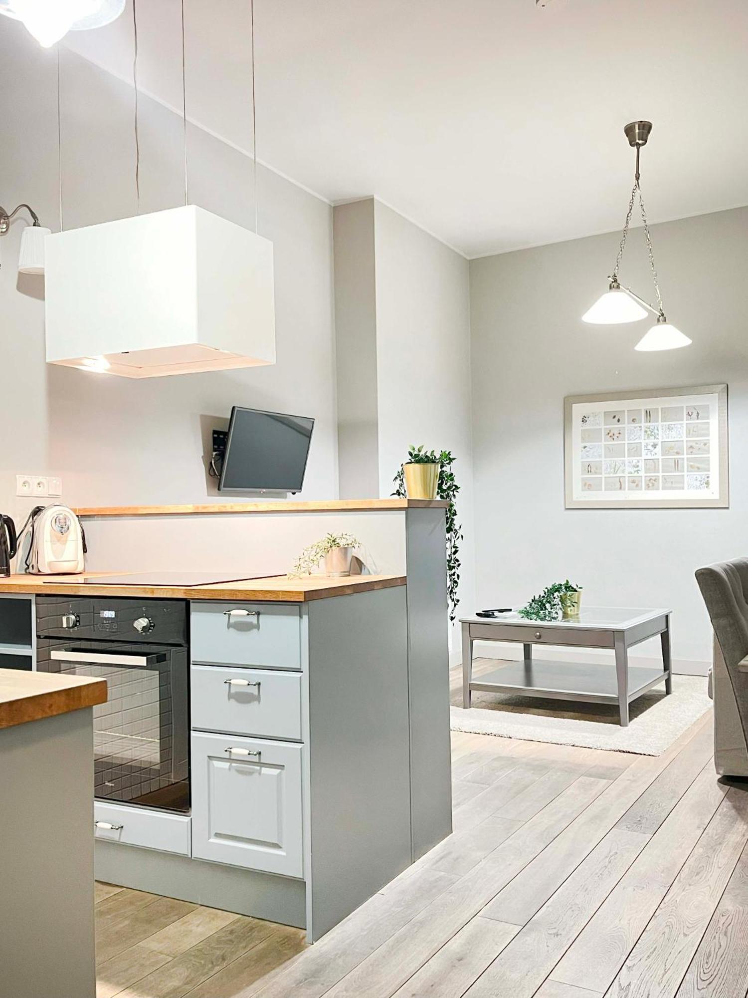 Welcoming With Bedrooms And Air Conditioning, Center Apartment