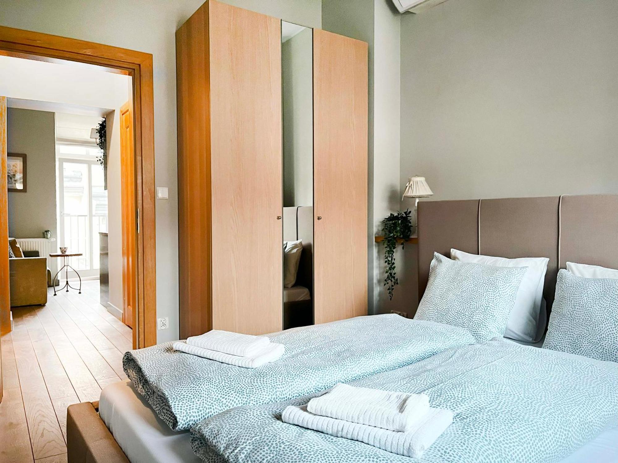 Apartment Welcoming With Bedrooms And Air Conditioning, Center